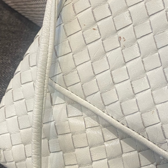 White genuine leather Ashneil crossbody or shoulder bag - Picture 2 of 13